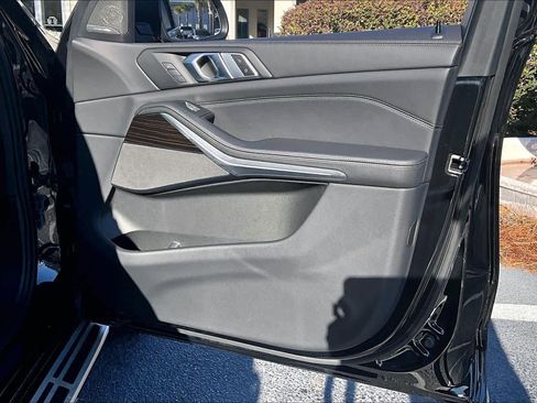 Used 2024 BMW X7 xDrive40i image 46