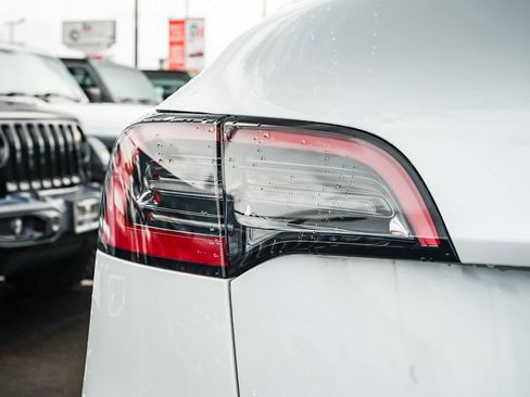 Used 2024 Tesla Model Y Long Range image 7