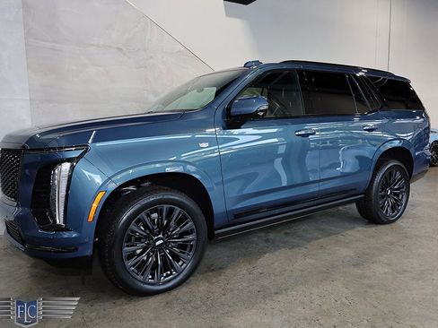 Used 2025 Cadillac Escalade Sport Platinum w/ LPO, ONYX Package image 4