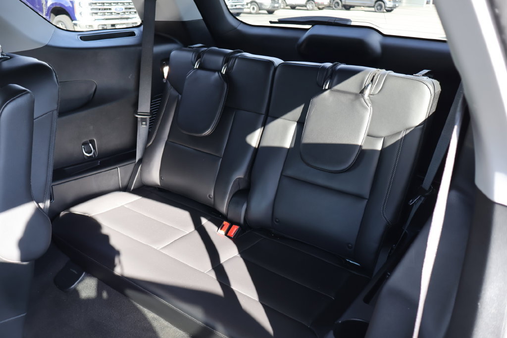 Used 2023 Ford Explorer XLT w/ Equipment Group 202A AWD/4WD image 21