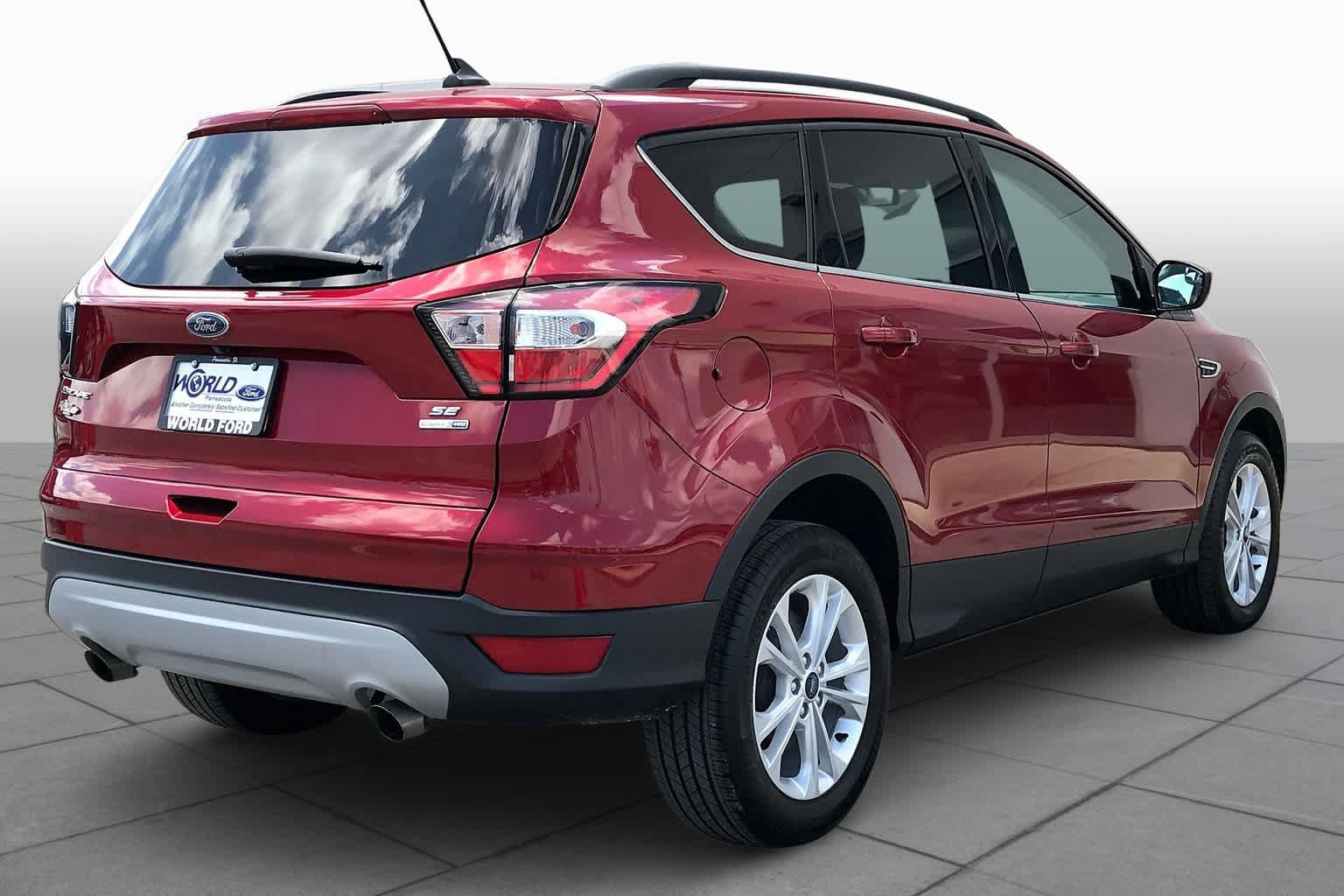 Used 2018 Ford Escape SE w/ SE Sync 3 Package AWD/4WD image 13