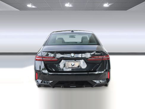 Used 2026 BMW 530i w/ M Sport Package RWD image 10