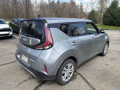 Used 2025 Kia Soul LX image 6