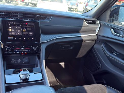 Used 2024 Jeep Grand Cherokee L Altitude image 26