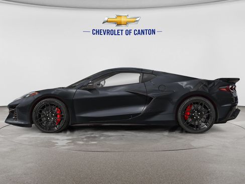 Used 2023 Chevrolet Corvette Z06 w/ Engine Appearance Package RWD image 3