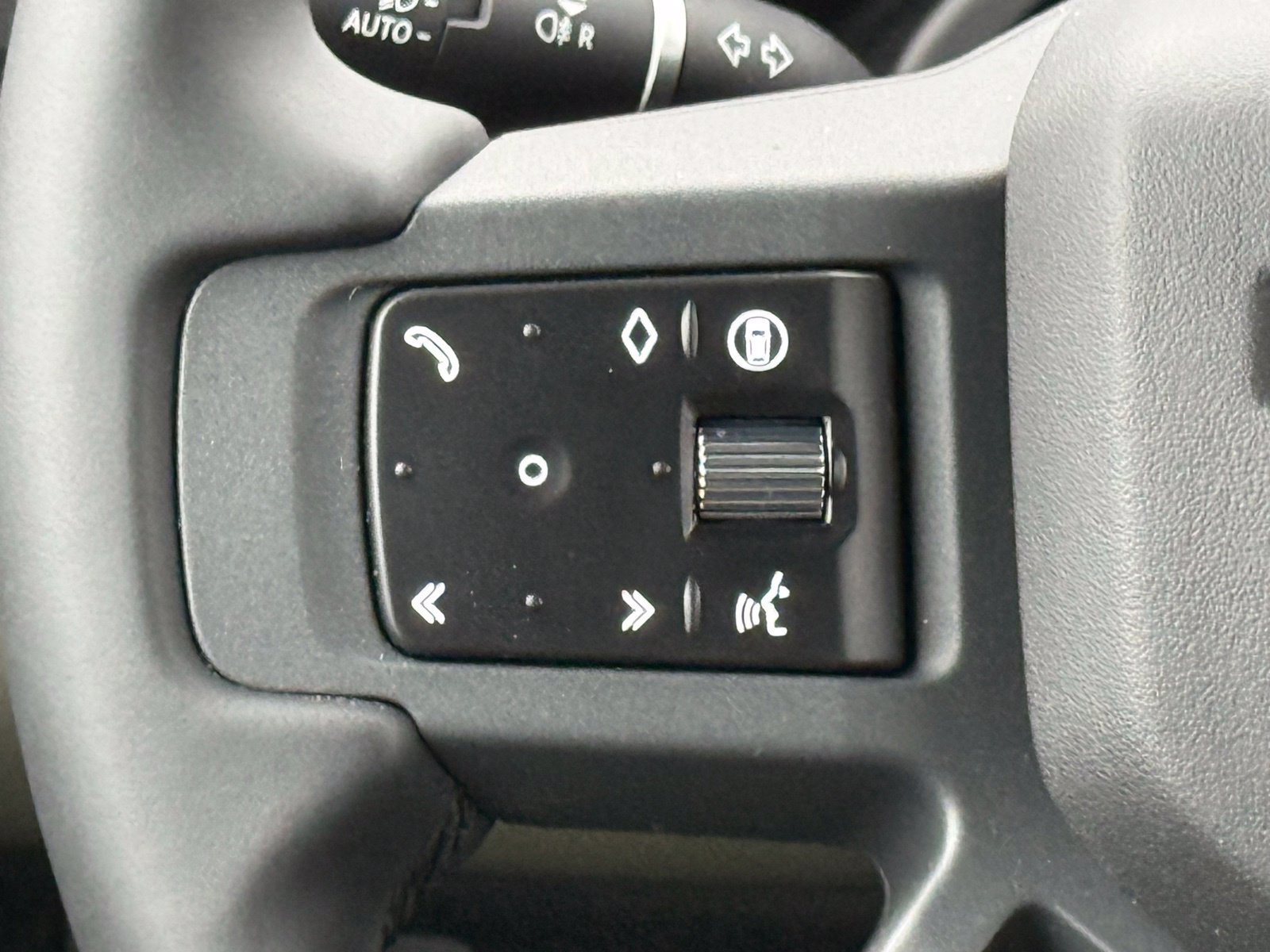 New 2026 Land Rover Defender 110 X-Dynamic SE AWD/4WD image 28