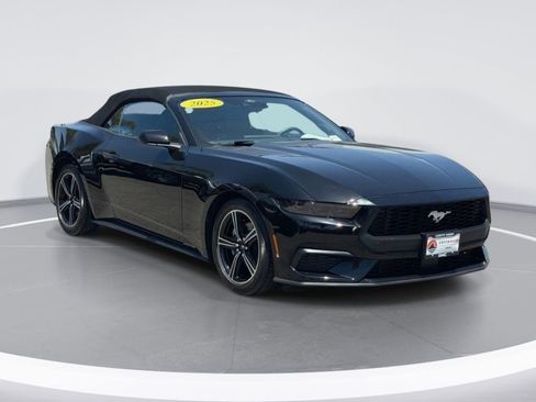 Used 2025 Ford Mustang Convertible RWD image 1