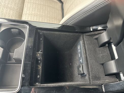 Used 2018 Land Rover Range Rover Velar R-Dynamic HSE image 30