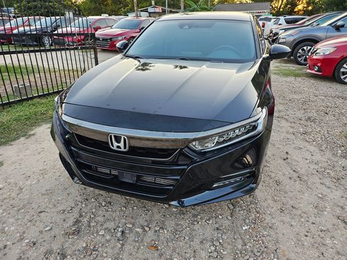 Used 2020 Nissan Sentra SR w/ Premium Package image 2