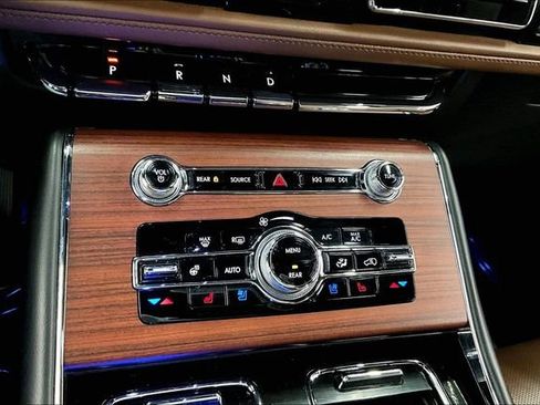 Used 2023 Lincoln Aviator Reserve w/ Equipment Group 201A AWD/4WD image 31