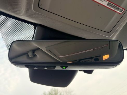 Used 2021 Toyota Highlander XLE image 26