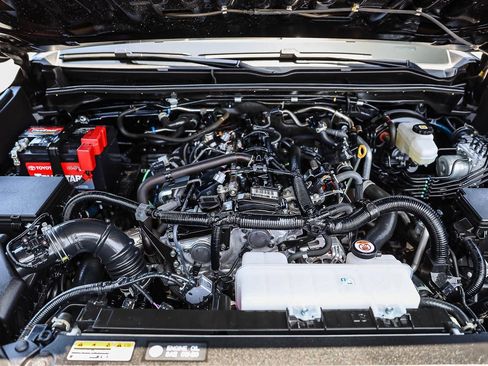 Certified 2025 Toyota 4Runner SR5 AWD/4WD image 26