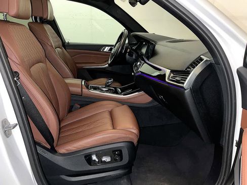 Used 2019 BMW X5 xDrive50i w/ M Sport Package image 23