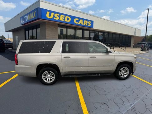 Used 2015 Chevrolet Suburban LT image 2