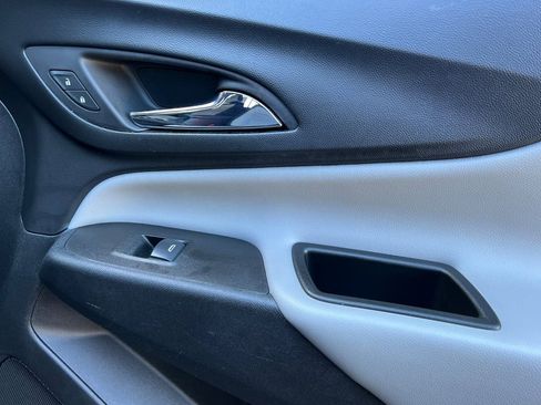 Used 2022 Chevrolet Equinox LS w/ LS Convenience Package image 23