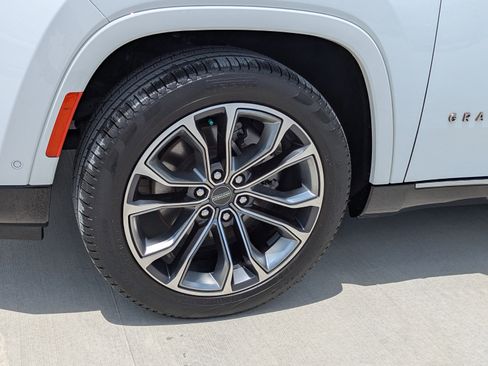Used 2023 Jeep Grand Wagoneer Series III AWD/4WD image 9