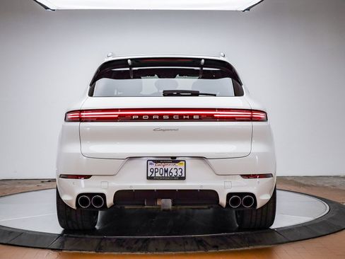 Used 2025 Porsche Cayenne image 7