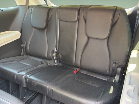 Used 2023 Kia Carnival EX FWD image 18