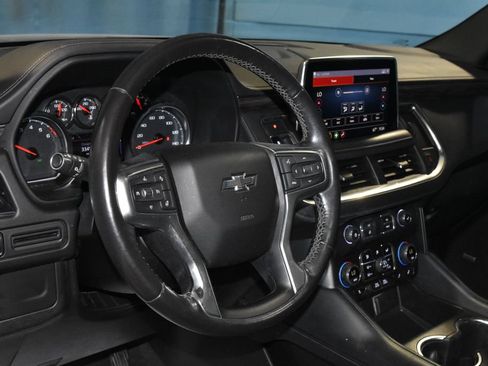Used 2021 Chevrolet Tahoe Z71 w/ Luxury Package AWD/4WD image 2