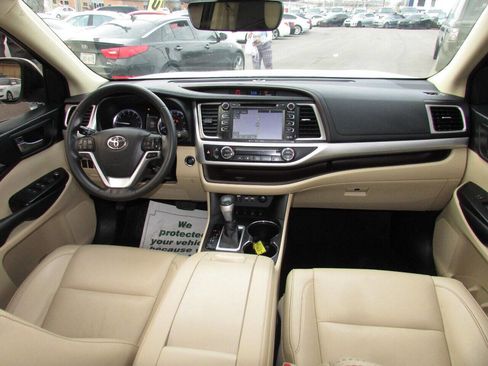 Used 2019 Toyota Highlander XLE image 31