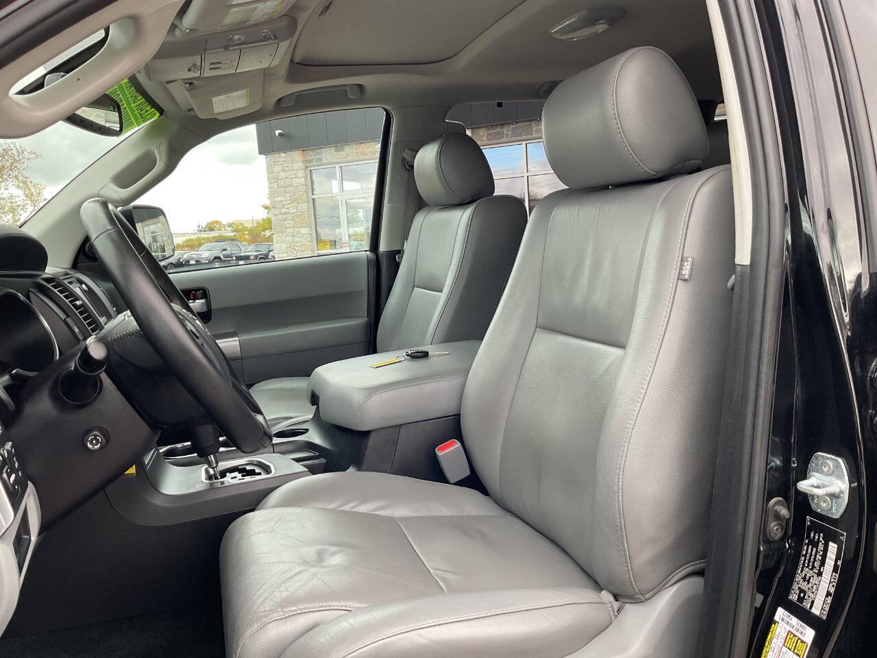 Used 2018 Toyota Sequoia Limited w/ Safety & Convenience Package AWD/4WD image 15