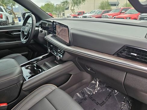 Used 2025 Chevrolet Tahoe Premier AWD/4WD image 24
