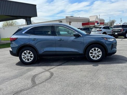 Used 2023 Ford Escape Active w/ Tech Pack #2 AWD/4WD image 2