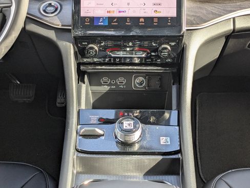 New 2025 Jeep Grand Cherokee Limited w/ Trailer Tow Package image 18