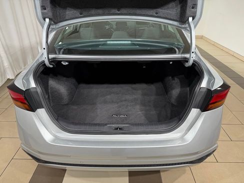 Used 2024 Nissan Altima 2.5 SV image 11