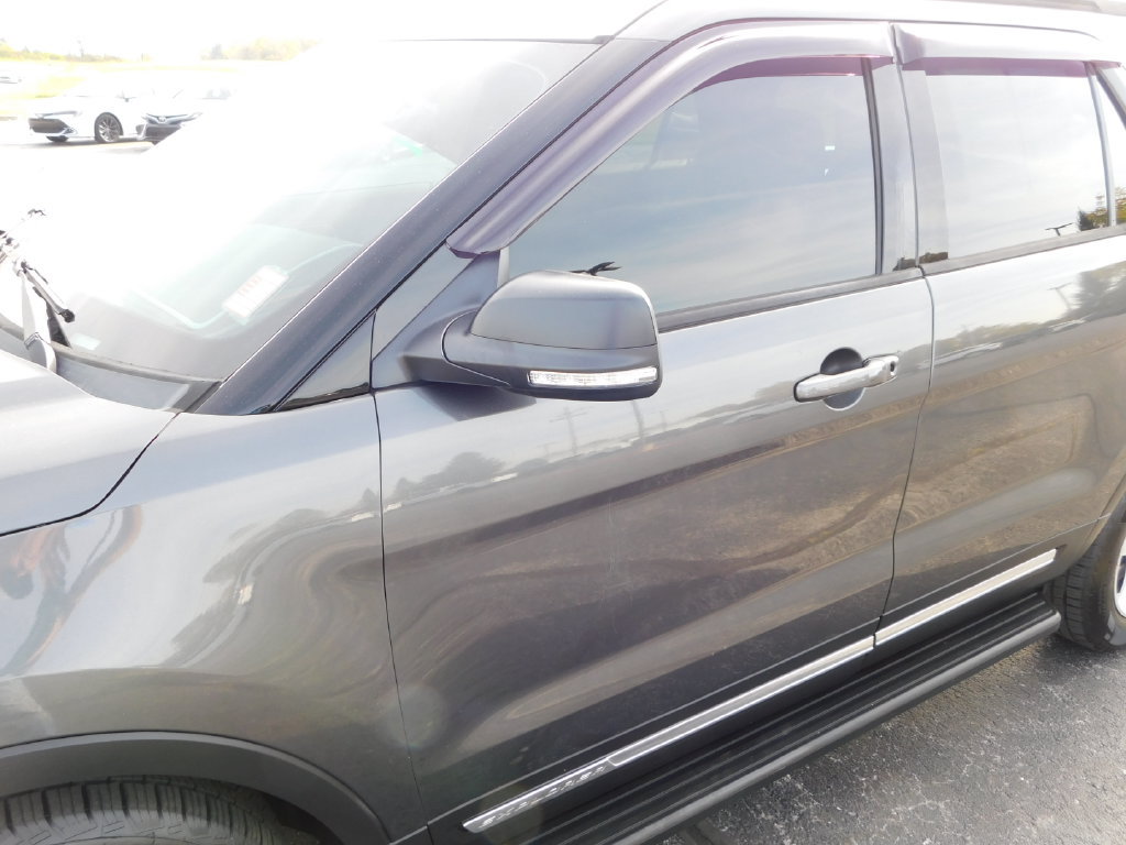 Used 2017 Ford Explorer XLT AWD/4WD image 11