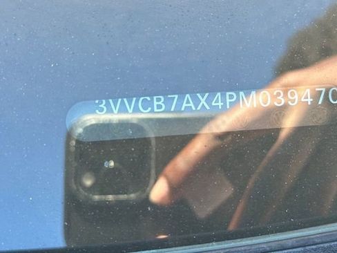 Used 2023 Volkswagen Tiguan SE R-Line image 3