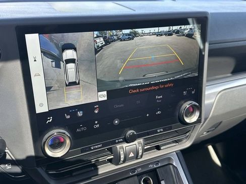 Used 2025 Lexus GX 550 w/ Cold Area Package AWD/4WD image 15