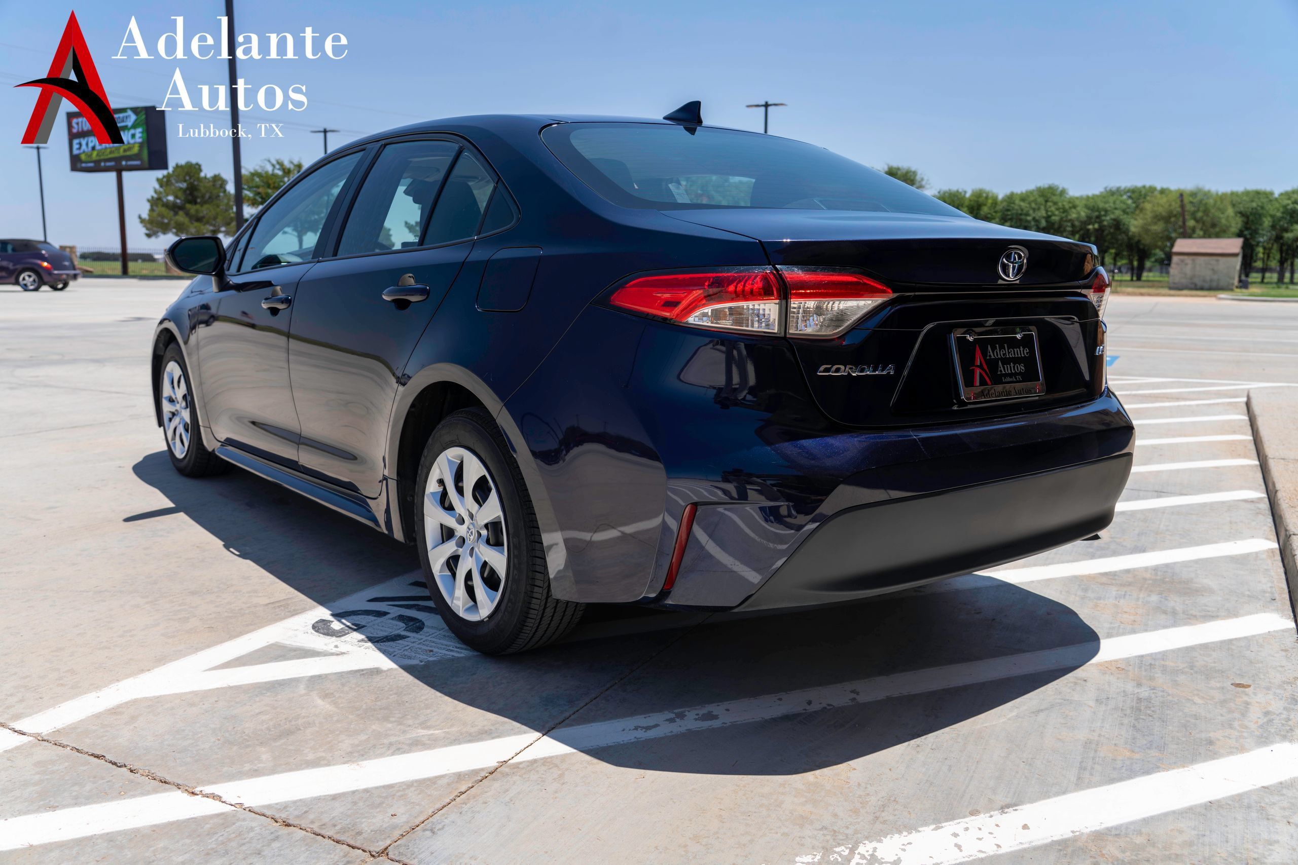 Used 2025 Toyota Corolla LE FWD image 2