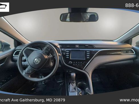 Used 2018 Toyota Camry LE FWD image 8