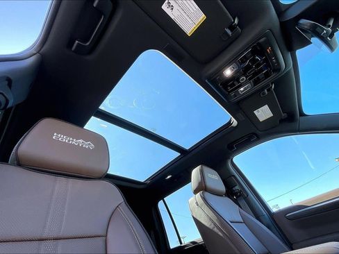 New 2026 Chevrolet Suburban High Country image 29