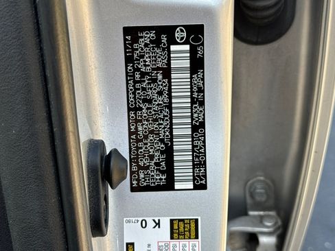 Used 2015 Toyota Prius Five FWD image 40