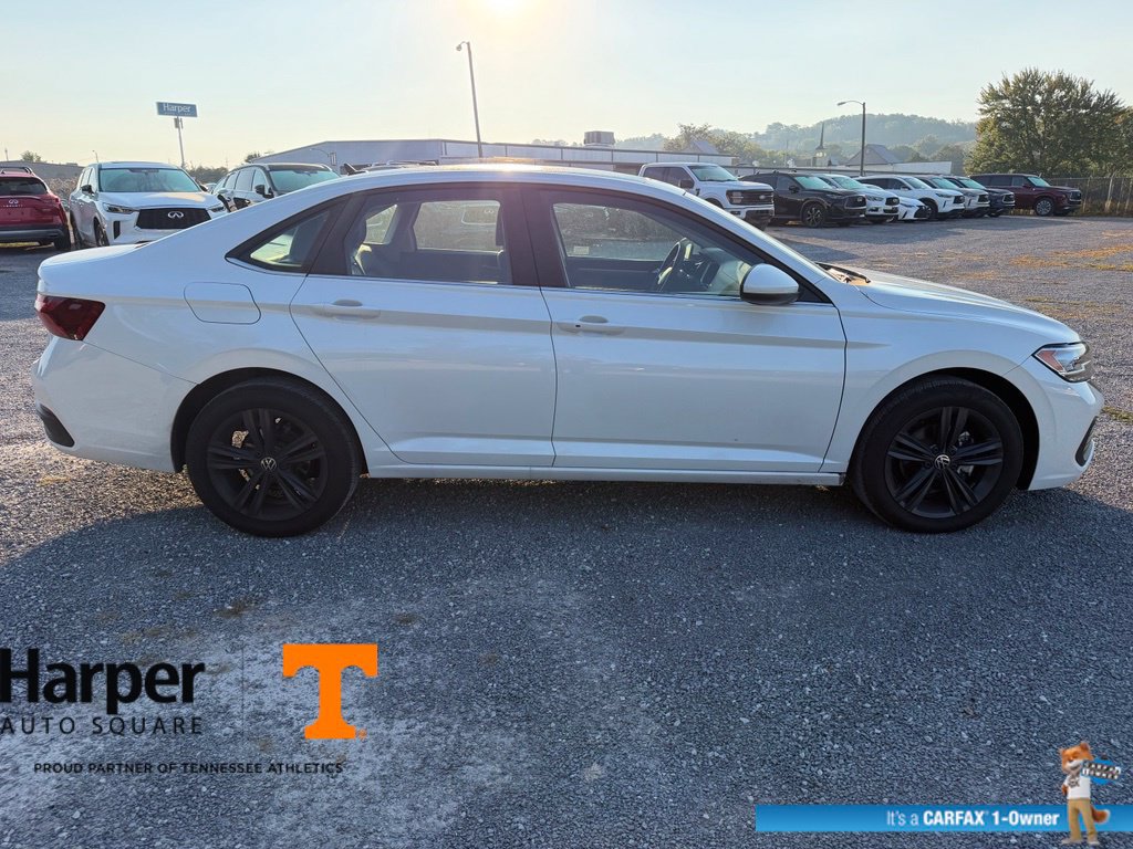 Used 2024 Volkswagen Jetta SE w/ Panoramic Sunroof Package FWD image 6