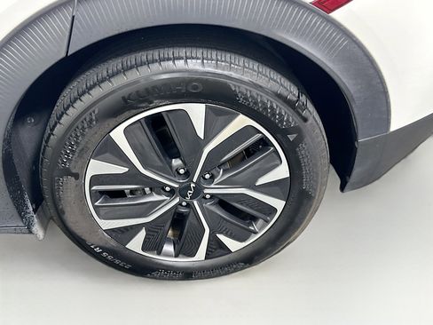 Used 2024 Kia EV6 Light RWD image 11