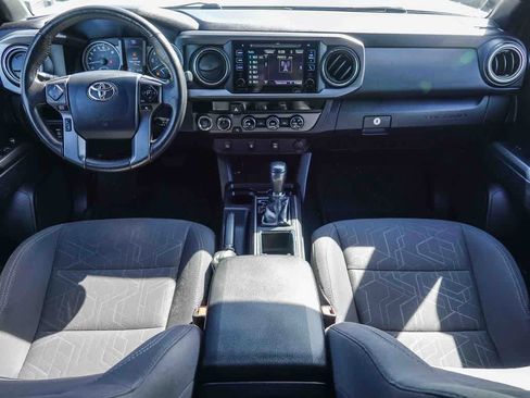 Used 2017 Toyota Tacoma TRD Sport w/ Tow Package (A/T) image 10