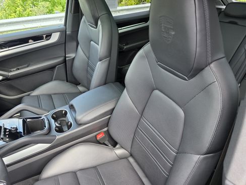 Used 2024 Porsche Cayenne AWD/4WD image 12