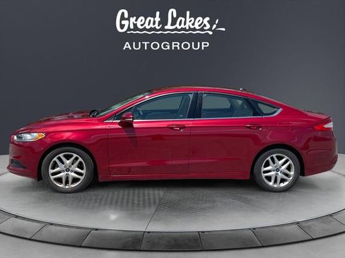Used 2016 Ford Fusion SE FWD image 2
