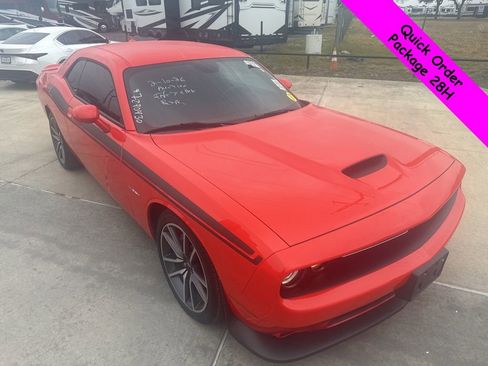Used 2022 Dodge Challenger R/T w/ Plus Package image 8