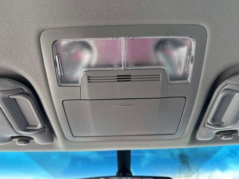 Used 2017 Toyota Camry SE image 42