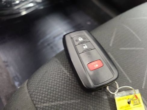 Used 2023 Toyota RAV4 XLE FWD image 32