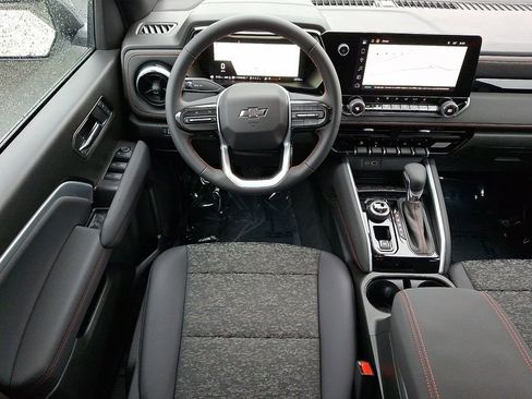 Used 2025 Chevrolet Colorado Z71 image 11