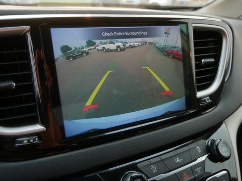 Used 2022 Chrysler Pacifica Touring-L FWD image 33