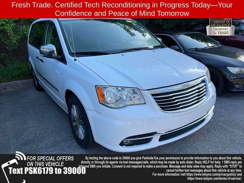 Used 2015 Chrysler Town & Country Touring-L w/ Driver Convenience Group FWD image 1
