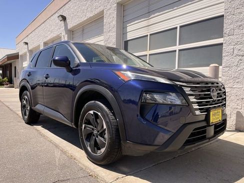 Used 2025 Nissan Rogue SV AWD/4WD image 10
