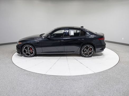 Used 2022 Alfa Romeo Giulia Veloce AWD/4WD image 36