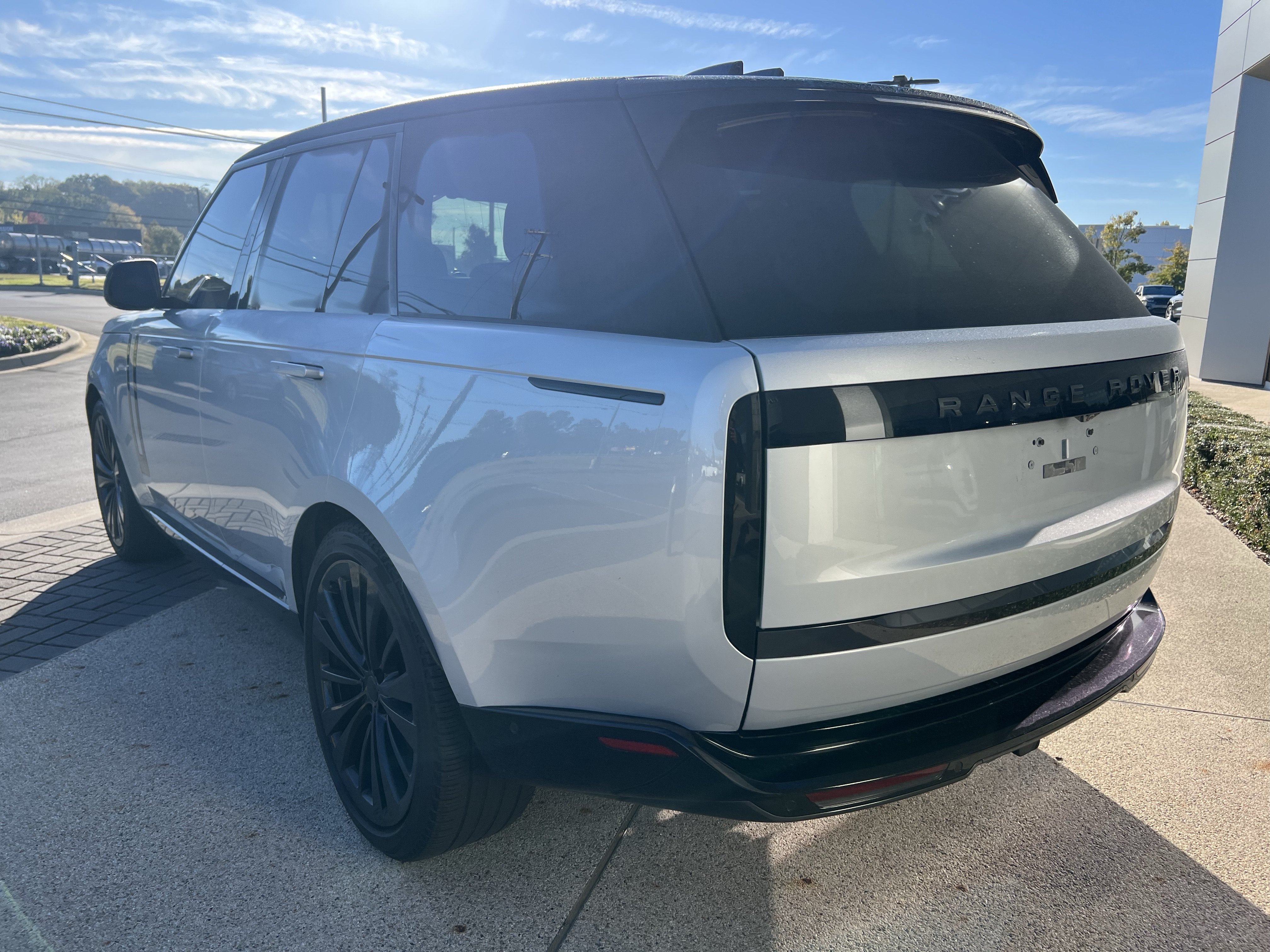 Used 2024 Land Rover Range Rover SE AWD/4WD image 5